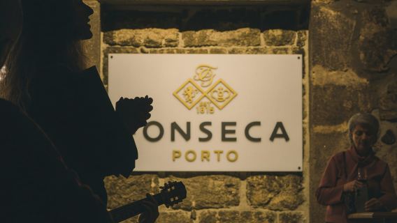 Porto: tour della cantina Fonseca e spettacolo di Fado con cena facoltativa