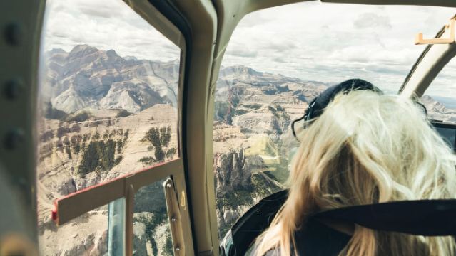 Kananaskis: 30-minütige Helikoptertour über den Minnewanka-See und Banff