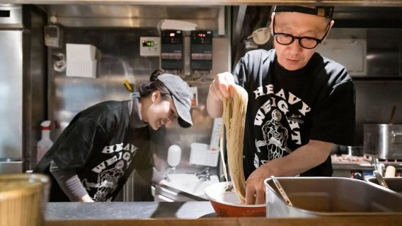 Tokyo: tour guidato a piedi di 2 ore dedicato al ramen vegano e vegetariano