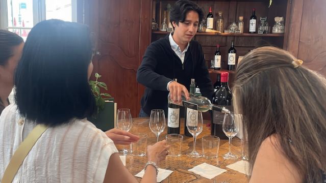 Из Бордо: экскурсия по винодельням Медока и Марго с дегустацией вин класса гран крю.