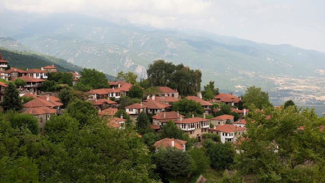 Fuga culturale a Salonicco: antica Dion e degustazione di vini