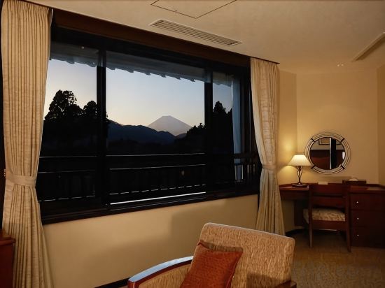 Hotel de Yama, Hakone Lake Side - Tap to explore photos