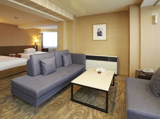 Savoy Hotel Room Type - Family Suite