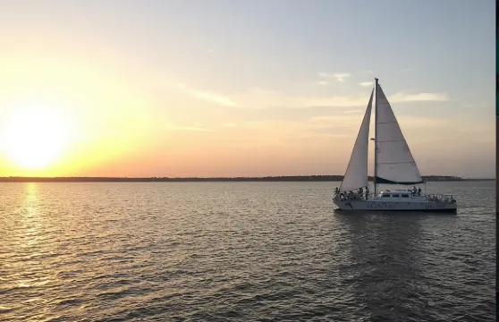 橙灘日落帆船之旅