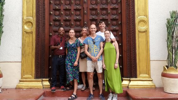 ทัวร์เดินชมประวัติศาสตร์สโตนทาวน์