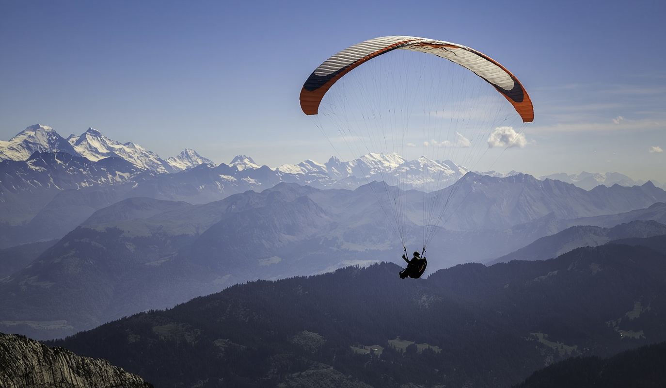 瑞士因特拉肯+滑翔傘+圖恩湖一日遊【中文專車-舒適純淨】