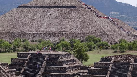 Mexico City and Pyramids 1-Day Tour (English-speaking Group)