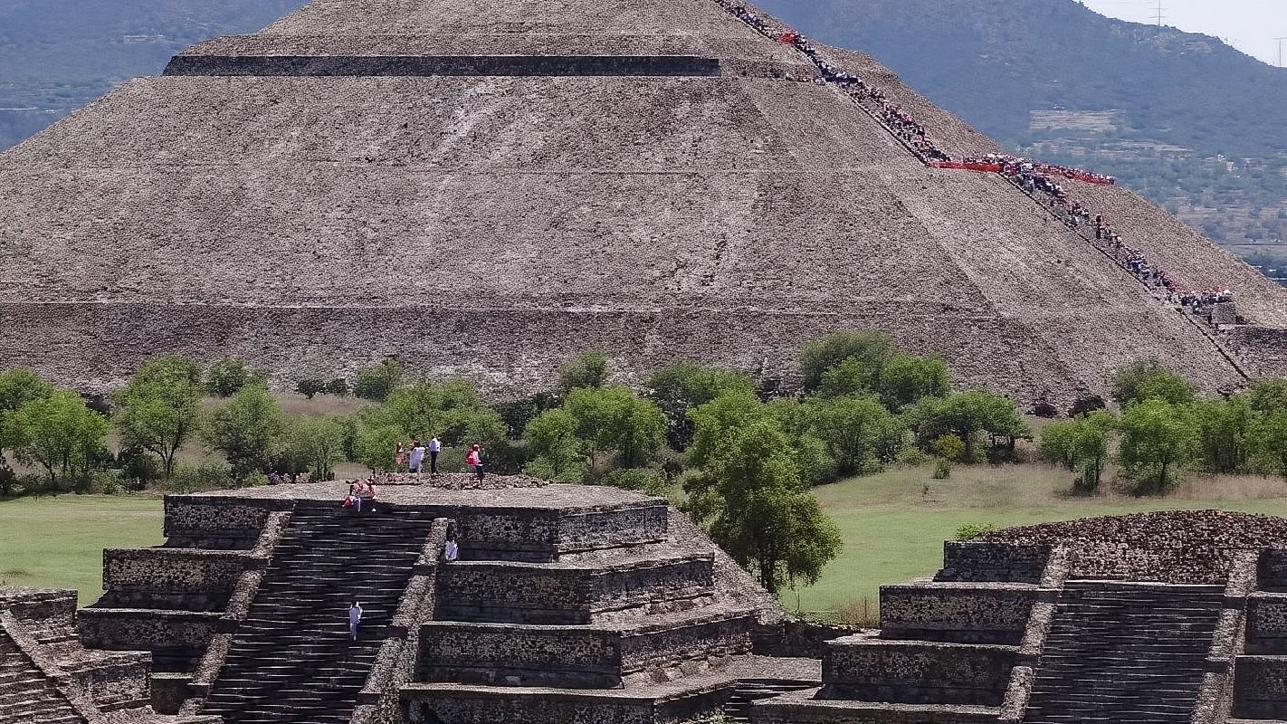 Mexico City and Pyramids 1-Day Tour (English-speaking Group)