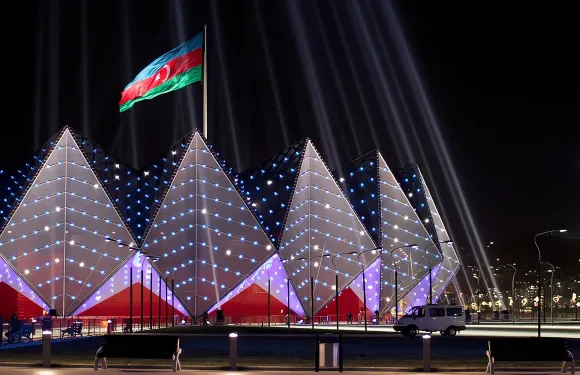 巴庫燈光秀：巴庫燈光下的夜遊