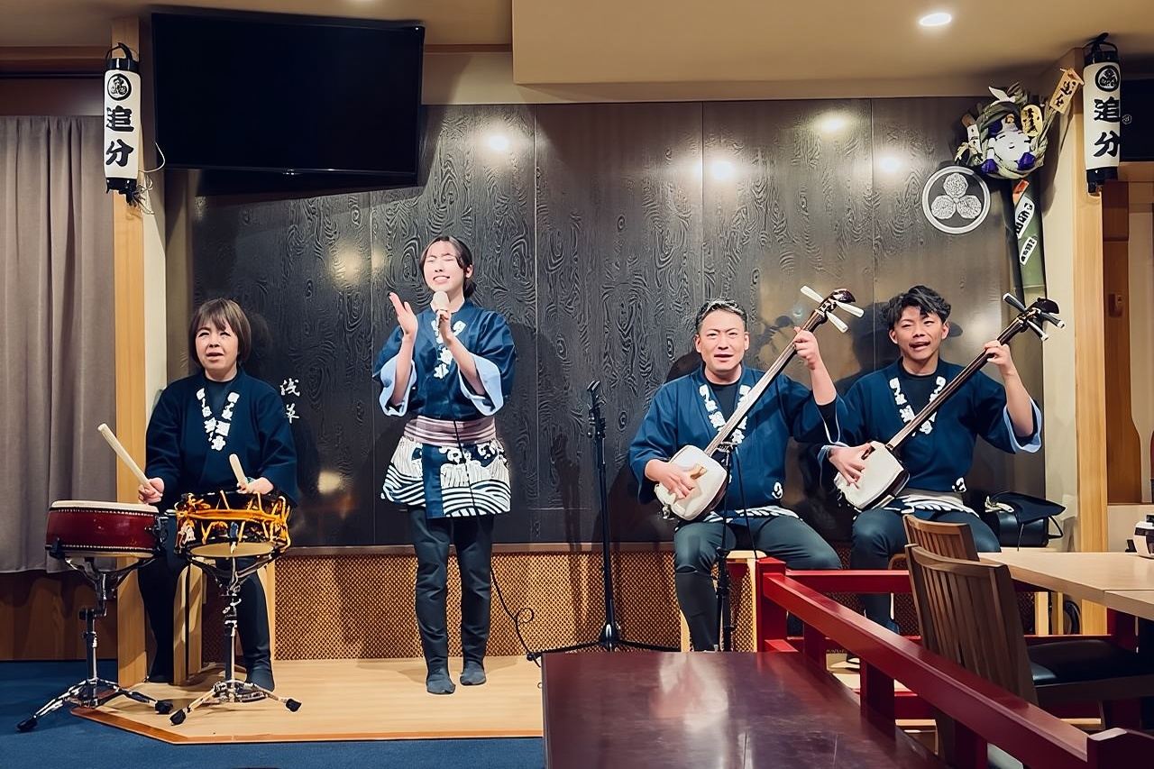 Tokyo · Asakusa: Esibizione dal vivo di shamisen + esperienza culturale in izakaya