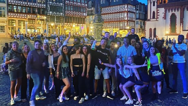 Frankfurt PubCrawl: 4 Venues, Welcome Shots + Club Entry