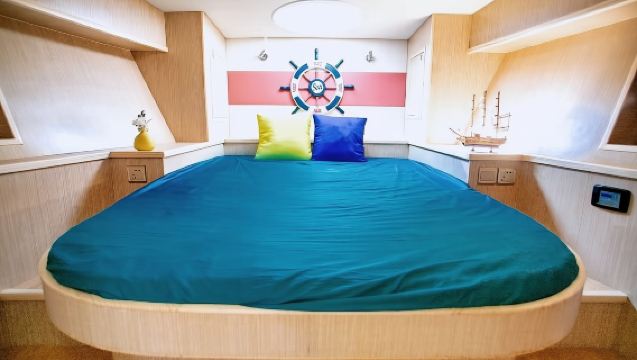 Dalian yacht charter: 45-ft luxury yacht cruise from Dalian Donggang + fruits & drinks + yacht driving experience + seagull feeding