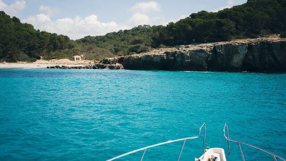Minorca: escursione in barca di 3,5 ore sulla costa meridionale