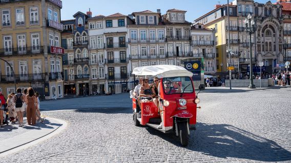 Porto: tour in tuk-tuk, crociera sul fiume Duero e degustazione di vini