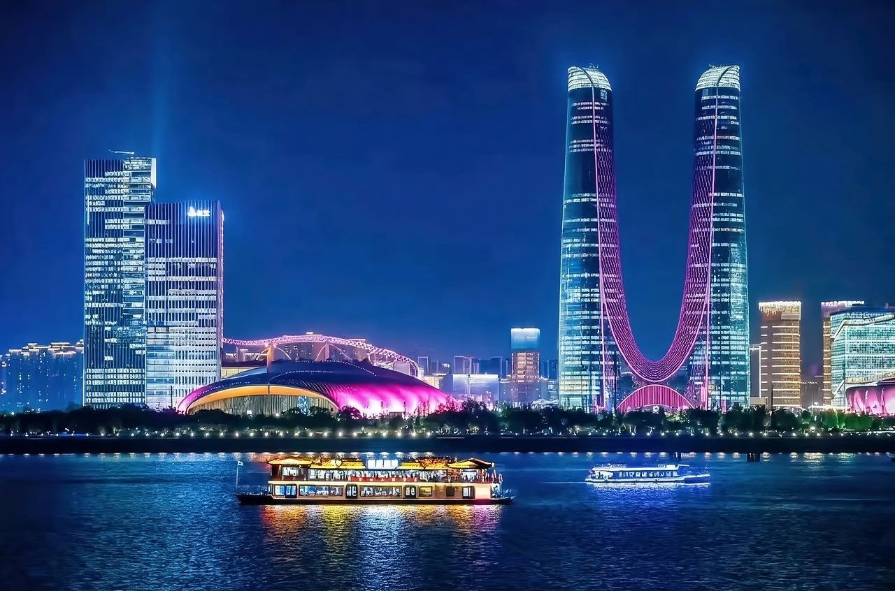 Hangzhou: Qiantang River Night Cruise (Essential View Route + City Skyline Night View + Light Feast on Both Banks)