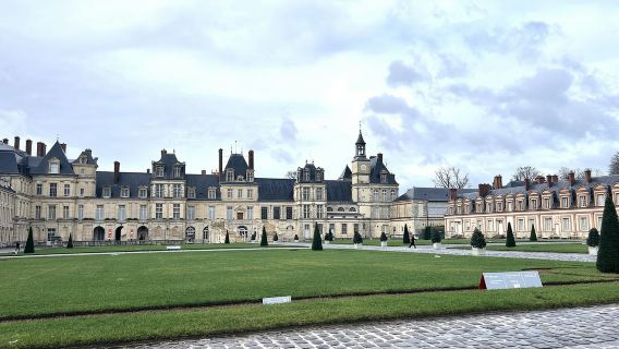 法國楓丹白露宮+巴爾比宗小鎮+子爵城堡一日遊