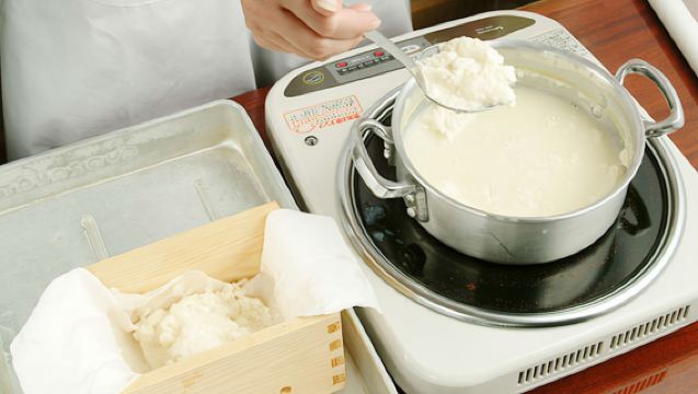 京都　八つ橋庵とししゅうやかた