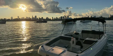 私人遊船租賃 邁阿密浣熊島及浮潛之旅