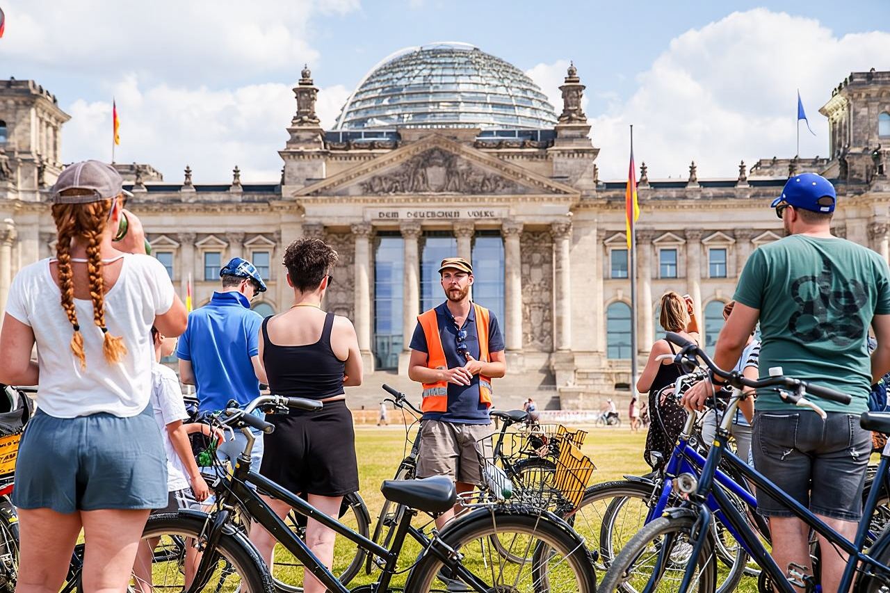 Berlin Highlights Sightseeing Bike Tour in Small Groups