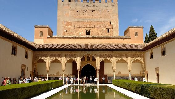 Alhambra & Generalife Skip the Line Premium Tour termasuk Nasrid Palaces