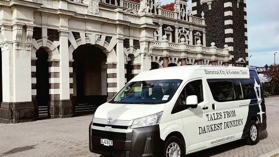 Stadtrundfahrt durch die historische Stadt und zum Schloss Larnach mit historischem Reiseführer