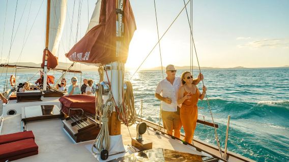 Voilier Lady Enid aux îles Whitsunday — Dégustation de pâtisseries lors du coucher de soleil