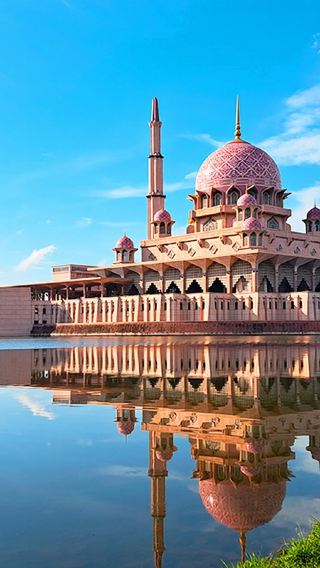 1-day tour to Batu Caves, Putra Mosque, Putrajaya Lake, Merdeka Square and Petronas Twin Towers