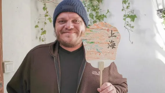 Artisanat traditionnel du laque non patrimonial : Expérience DIY d'éventail en laque flottante - Eatwith