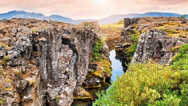 Off shore : Golden Circle Cruise Arrival: Small Group Tour From Skarfabakki