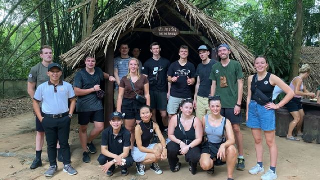 ประสบการณ์พิเศษพร้อมไกด์ครึ่งวันที่อุโมงค์กู๋จี พร้อมบริการรับส่ง