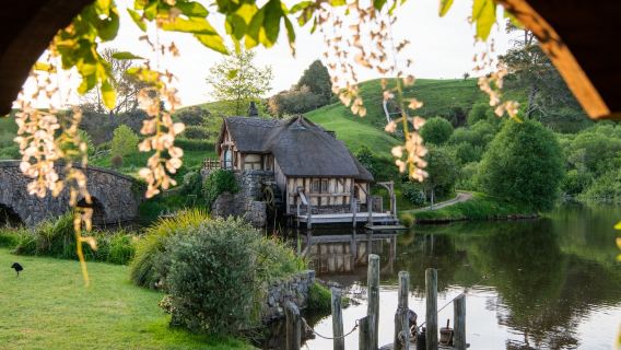 New Zealand's iconic attractions: The Hobbit / The Hobbit Village Movie Set / The Lord of the Rings / The Lord of the Rings / Sgt. World / Chinese and English speaking guide- New Zealand's must-see attractions
