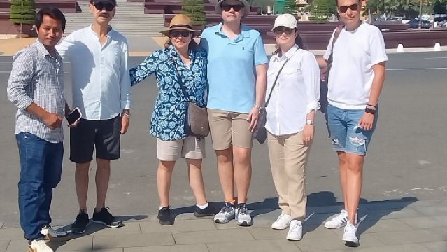 10 Stop Phnom Penh Tour by Tuk-Tuk, includes S21 & Killing Fields