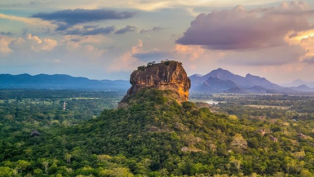 Tour privato di un giorno a Sigiriya e Dambulla in Tuk-Tuk o in auto