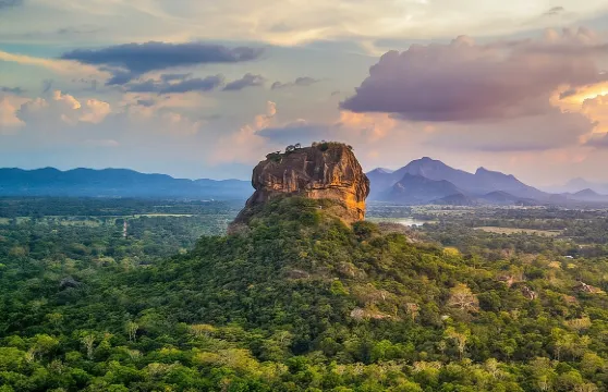 錫吉里亞和丹布勒嘟嘟車或汽車私人一日遊