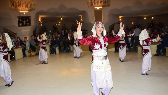Avanos : spectacle de musique et de danse turques avec dîner et boissons