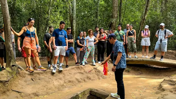 Tour en grupos pequeños: Ciudad Ho Chi Minh y túneles de Cu Chi
