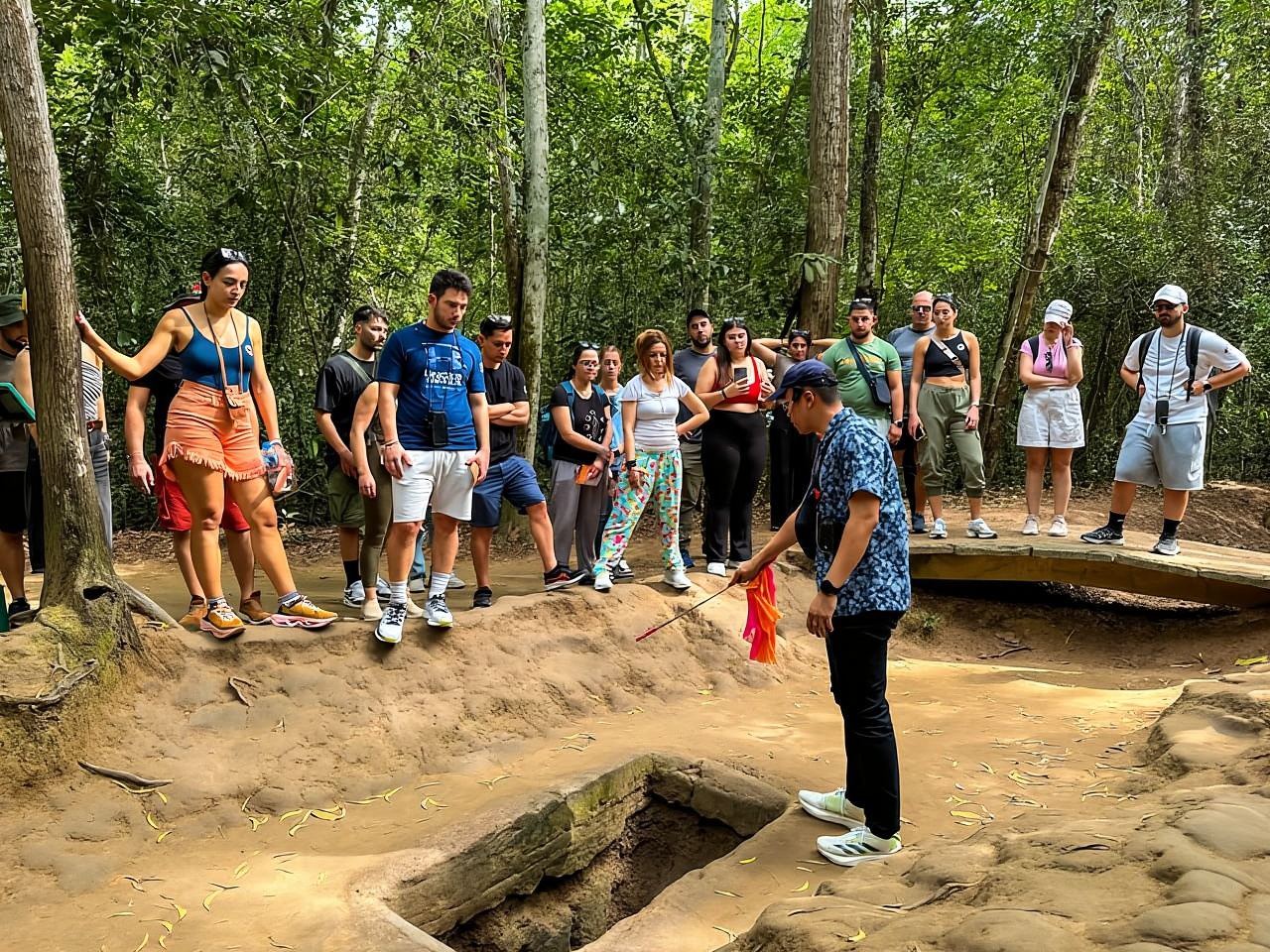 Tour per piccoli gruppi: Ho Chi Minh City e tunnel di Cu Chi