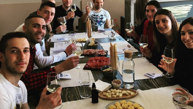 Abellonio Cascina Piccaluga - visit to the vineyards, to the wine tasting cellar