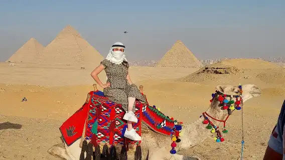 ทัวร์ส่วนตัวไปไคโรจากพิพิธภัณฑ์พีระมิดฮูร์กาดา ขี่อูฐ