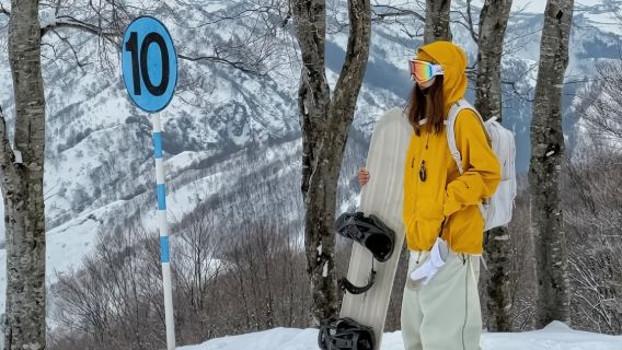 ヤーブリ初中級スキー・スノーボードパス+スキーブーツ+スキー板+ストック【無料送迎:ヤーブリ西駅/南駅/スキー場近くの民宿とホテル】