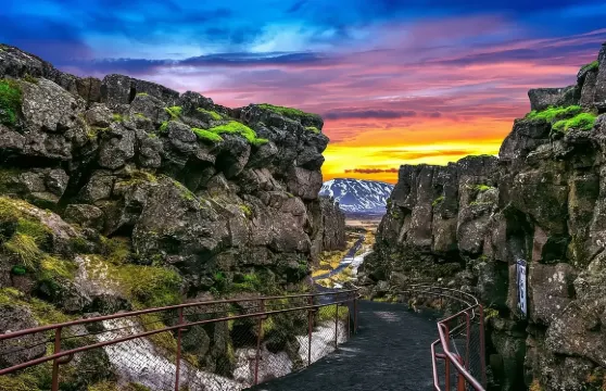 冰島雷克雅未克+芳塔納療養溫泉+辛格韋德利包車遊