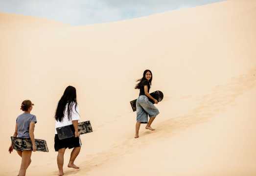 Port Stephens: Birubi Beach 4WD Tour with Sandboarding
