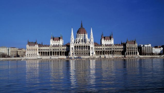 Grand City Tour: Budapest Sightseeing Bus Tour