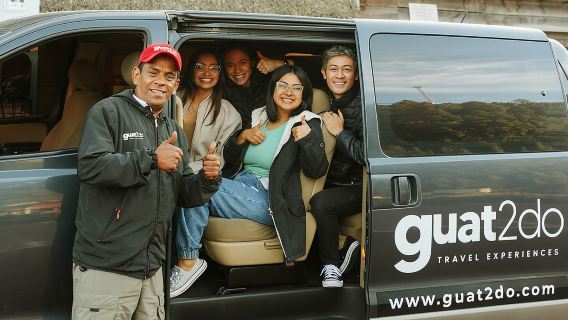 Privévervoer in Guatemala met een minibus met airconditioning.