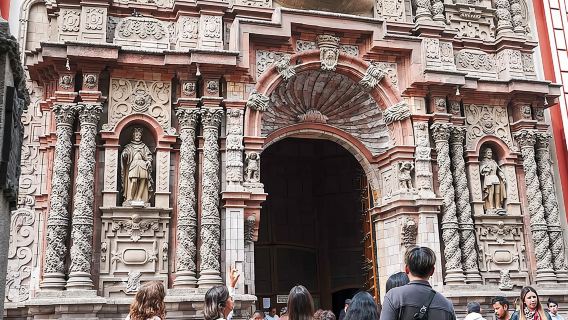 Perjalanan Menelusuri Masa: Pusat Bersejarah & Lawatan Catacombs Lima
