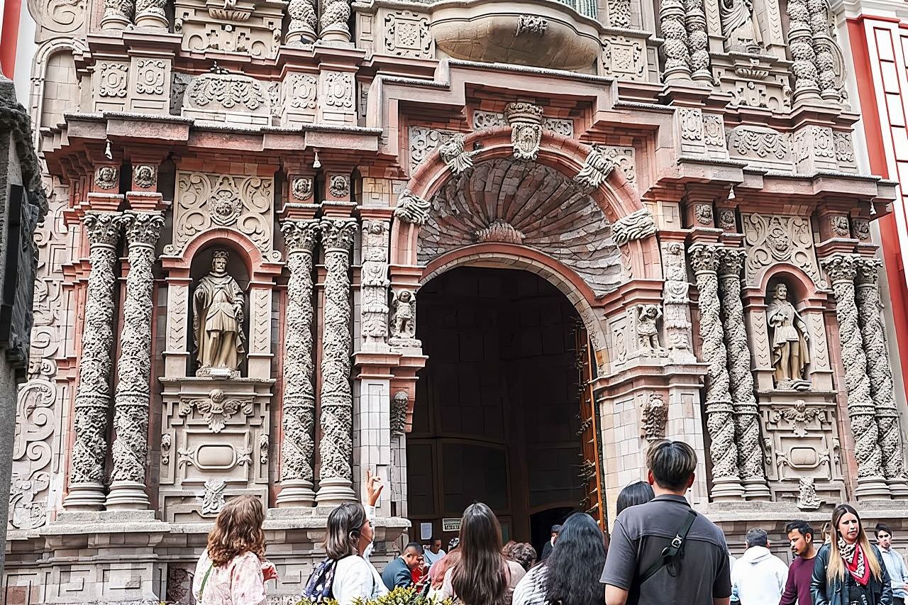 A Journey Through Time: Lima's Historic Center & Catacombs Tour