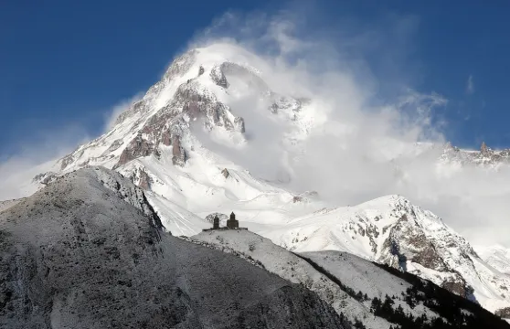 前往壯麗的卡茲貝吉全日遊