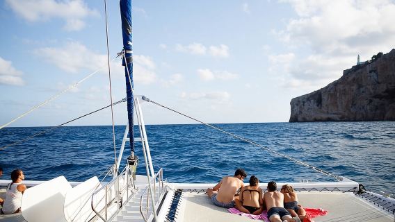 Sehari di laut dari Dénia atau Jávea dengan Barbeku di atas Catamaran