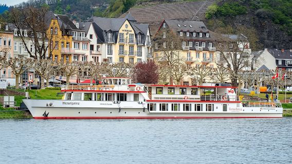 Panorama river boat cruise in Cochem with audio commentaries
