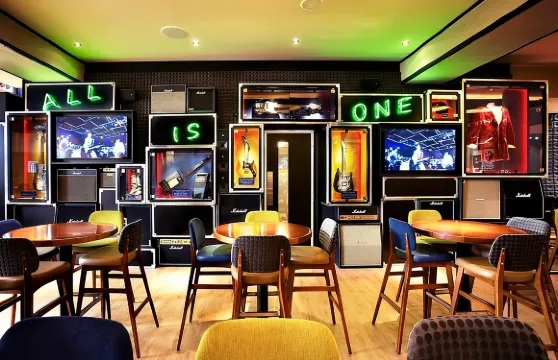 哥本哈根硬石餐廳提供午餐或晚餐套餐